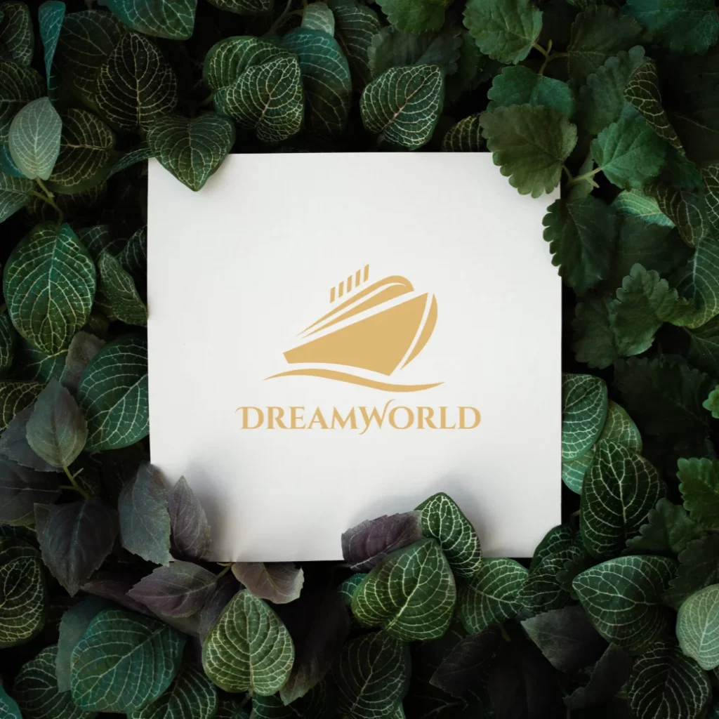 Logo luxueux, composé d'un bateau, créé pour une compagnie de croisière